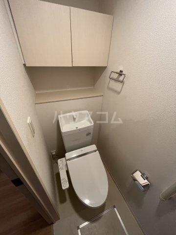 ����4