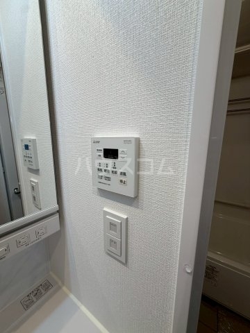 ����16