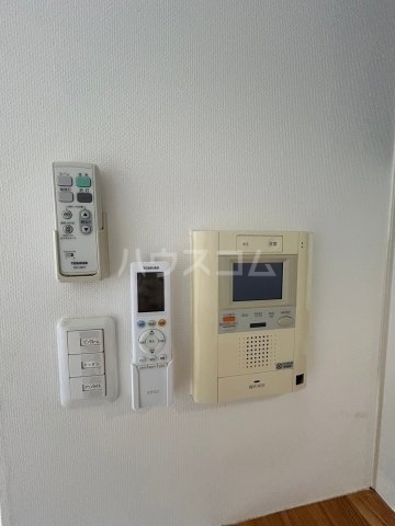 ����12