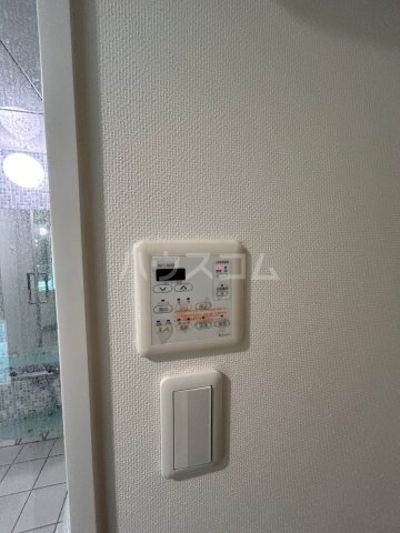 ����15