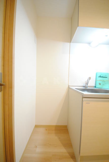 ����9