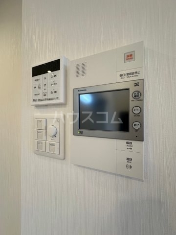����12