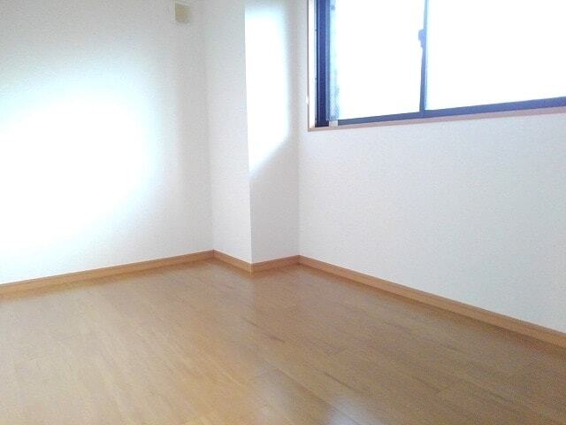 ����8