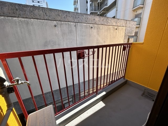 ����9