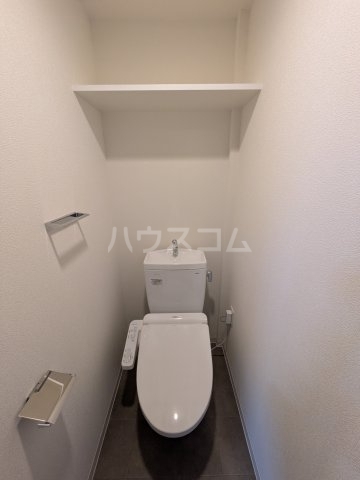 ����4
