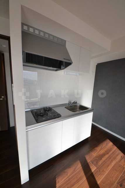����12