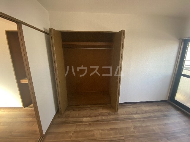 ����21