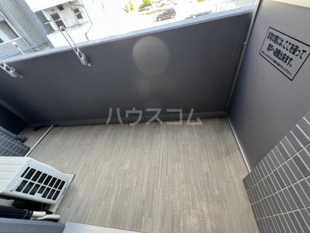 ����12