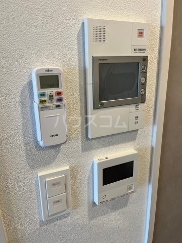 ����12