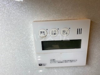 ����12