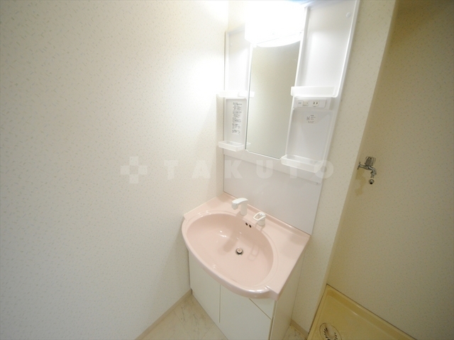 ����4