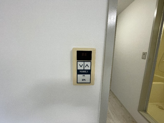 ����20