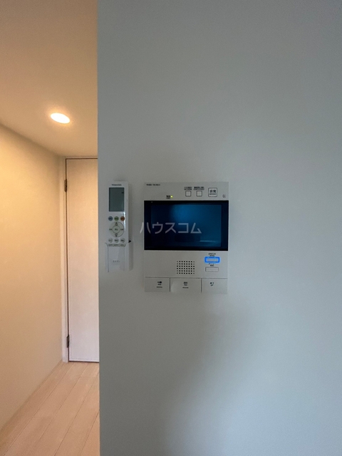����12