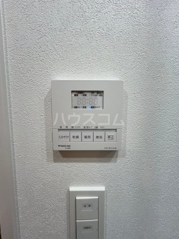 ����12