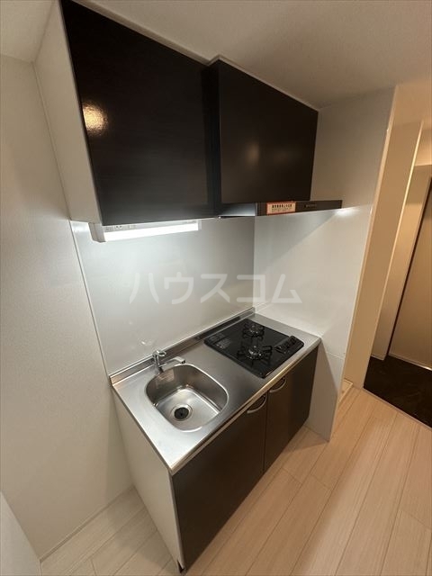 ����3