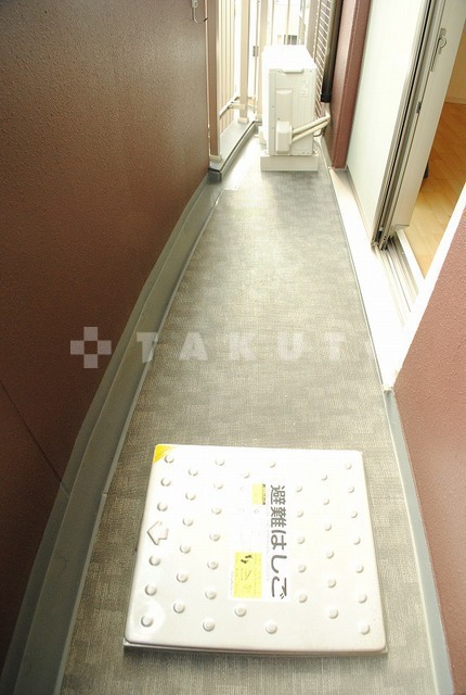 ����9