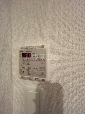 ����16