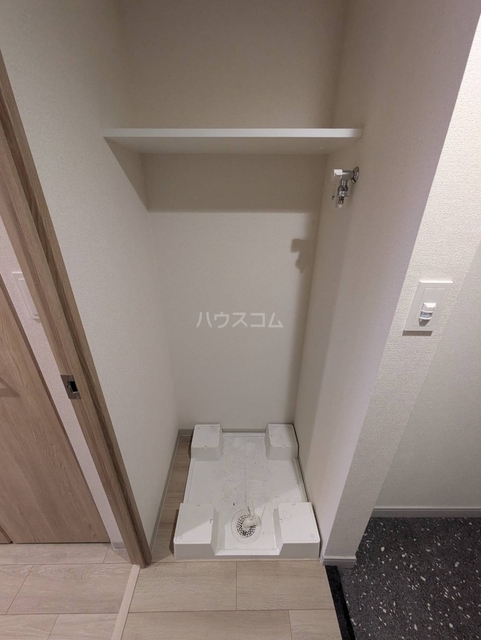 ����17