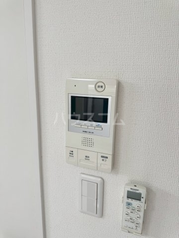 ����9