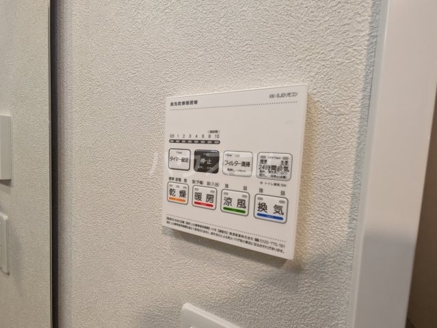 ����9