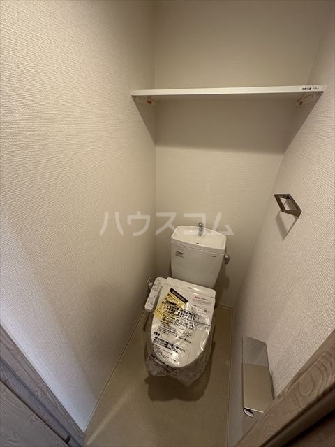 ����4