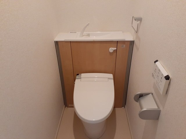 ����5