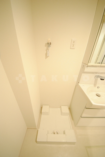 ����15