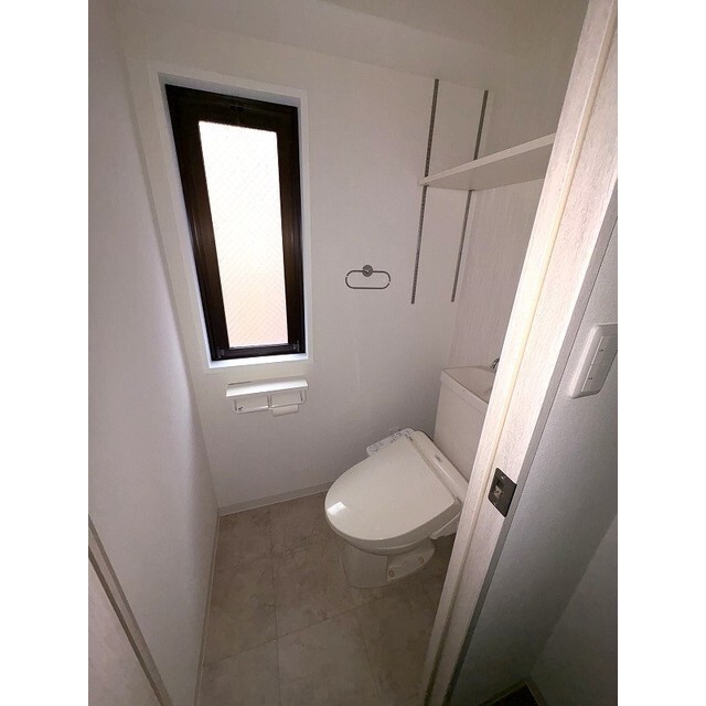 ����4