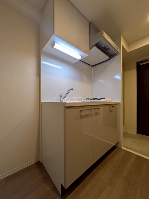 ����23