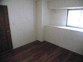 ����5