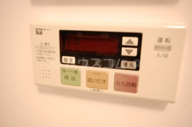 ����9