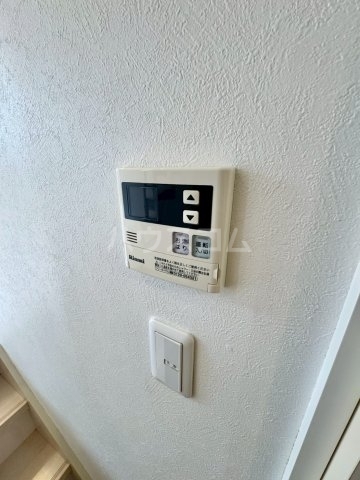 ����15