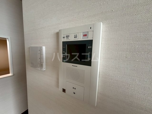 ����23
