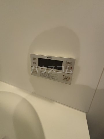 ����25