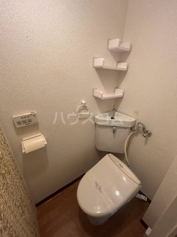 ����4