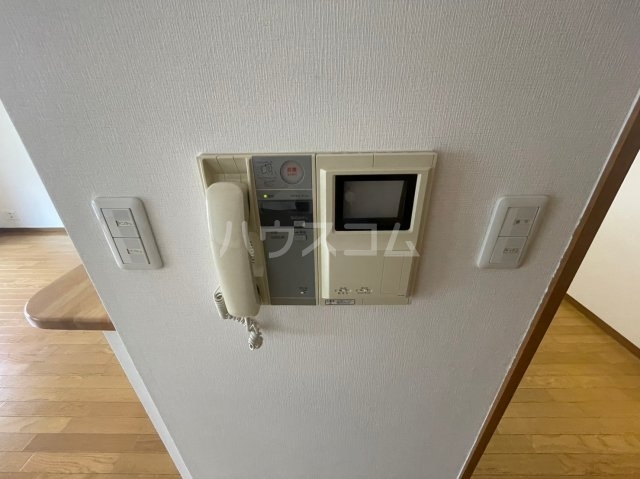 ����10