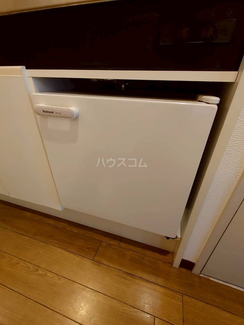 ����15