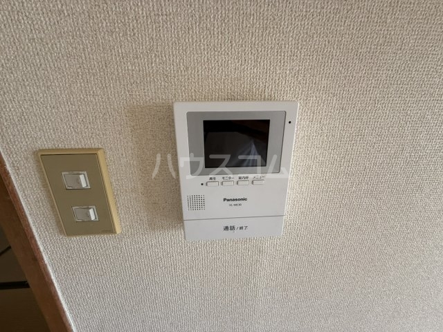 ����12