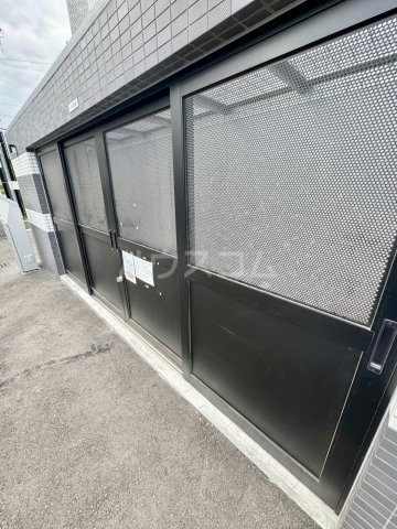 ����16