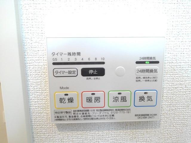 ����4