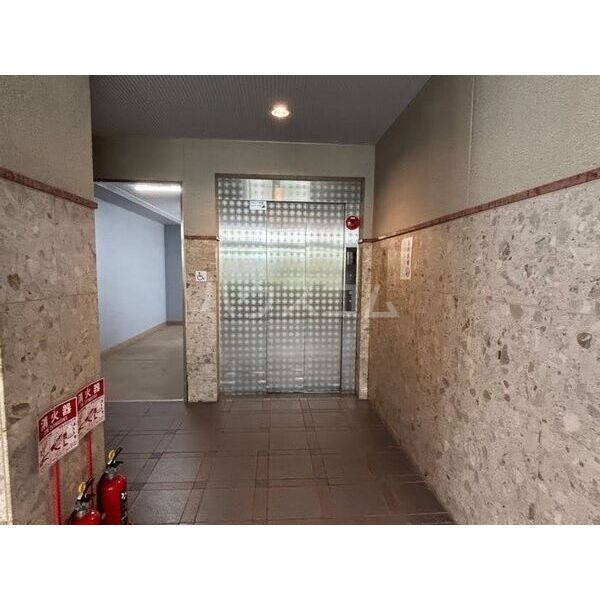 ����12