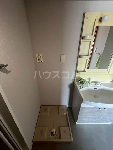 ����16