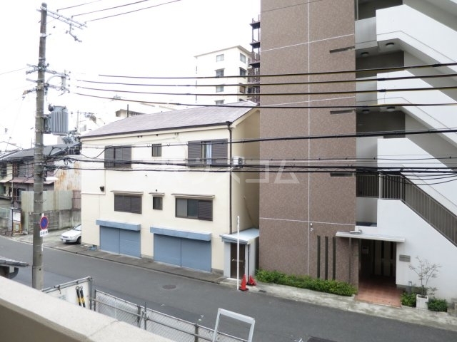����18