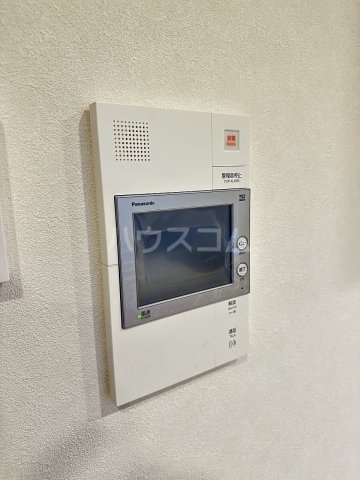 ����12