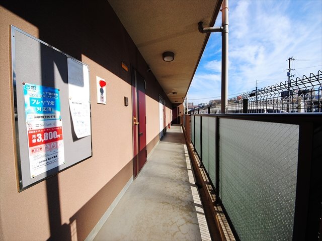 ����12