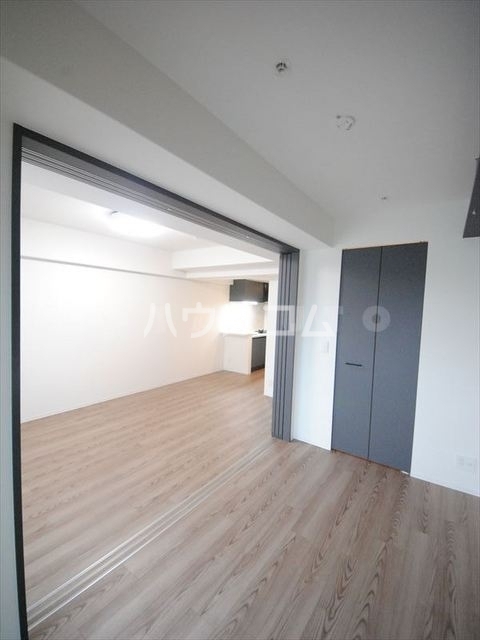 ����8
