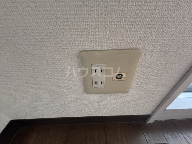 ����16