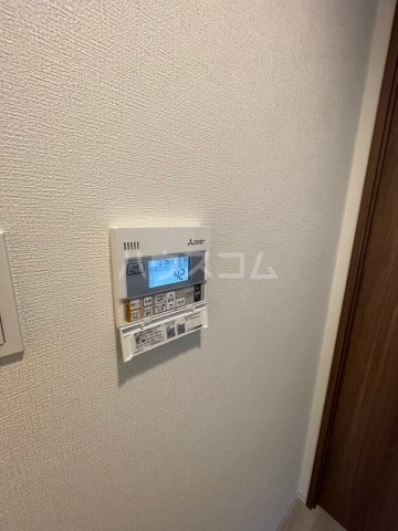 ����25