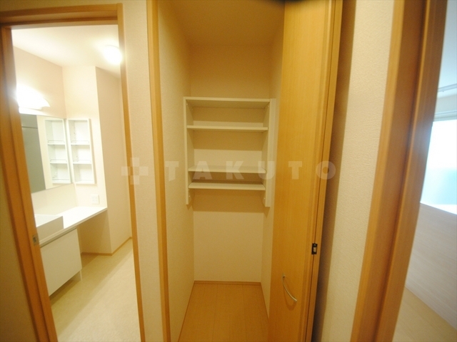 ����17