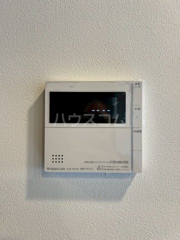 ����18
